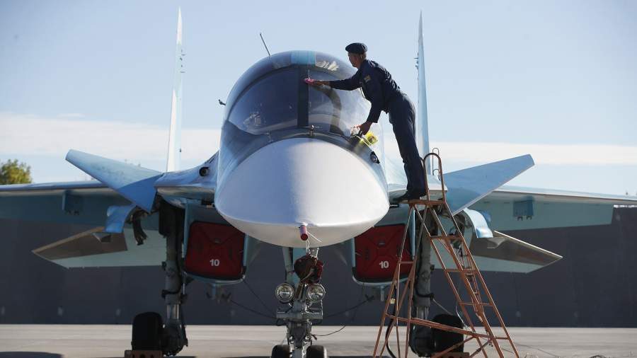 Су-34 меняет профессию: экипажи бомбардировщиков научат сбивать самолеты