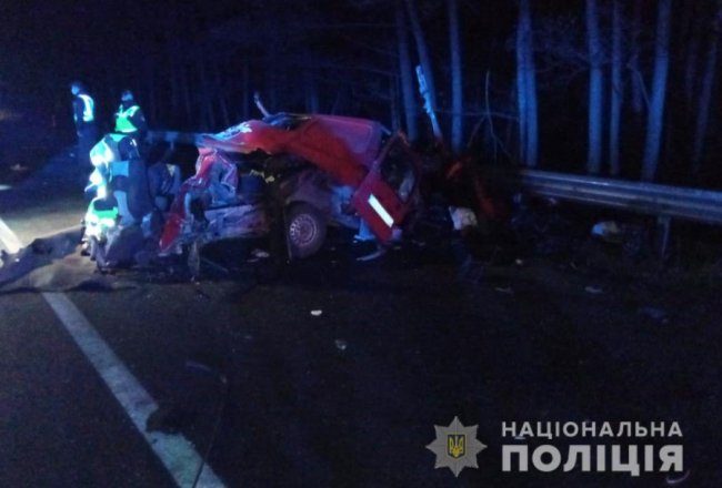 Подробиці смертельної аварії на Волині, у якій водія з понівеченого авто вирізали рятувальники. ФОТО