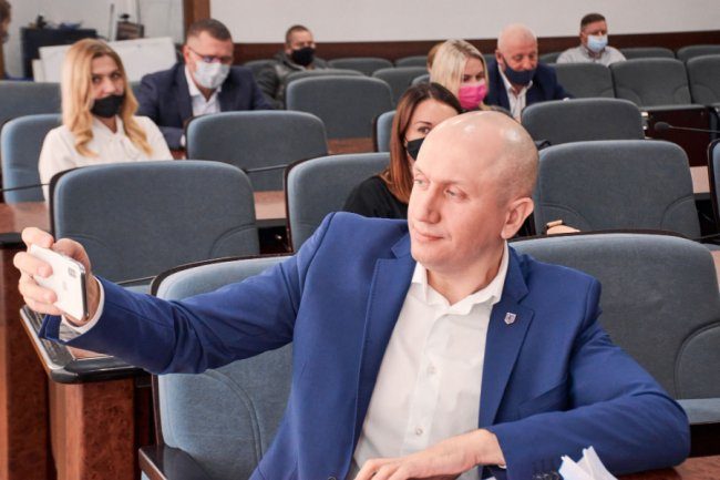 Лебедина пісня: із яким словом депутати Луцькради асоціюють 5 років каденції